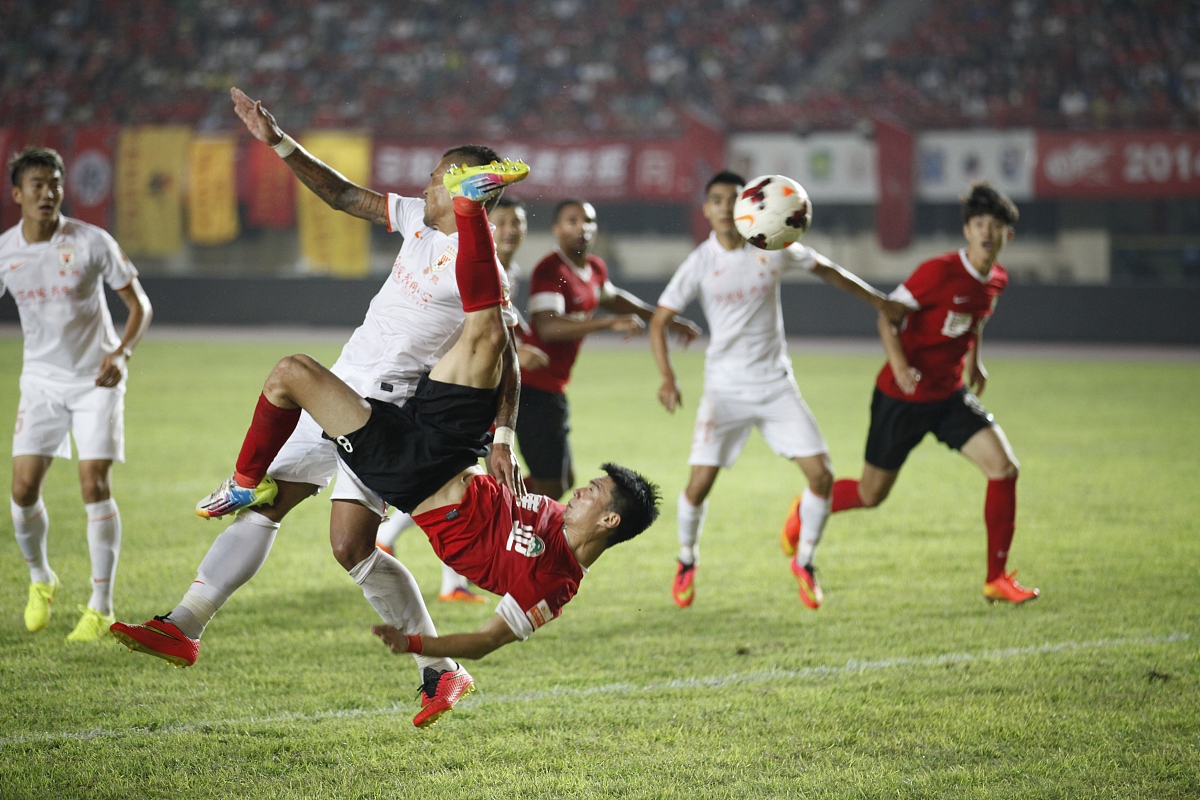 IM电竞下载-激情足球对抗再掀巅峰，球员体能逐渐提升的简单介绍